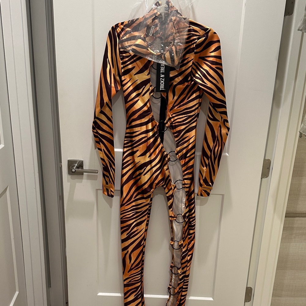 Trickz n Treatz WILD TIGRESS COSTUME SET